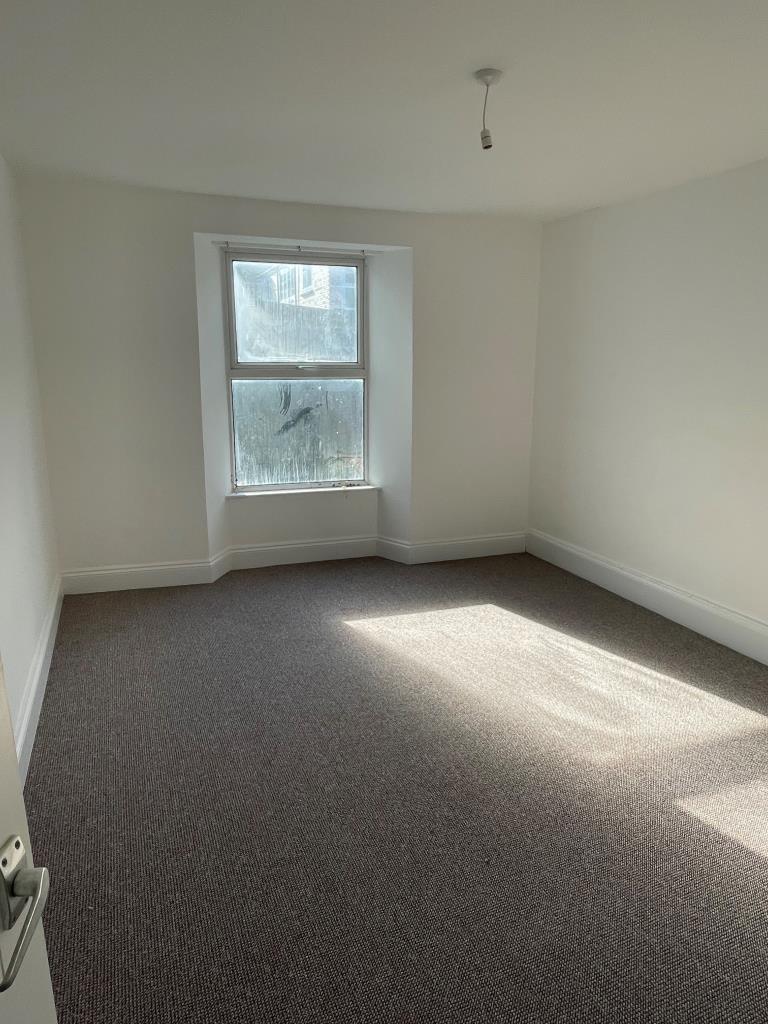 Lot: 93 - SUBSTANTIAL MIXED USE PROPERTY -